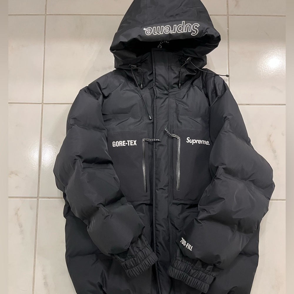 Supreme GORE-TEX 700-Fill Down Parka (FW19)